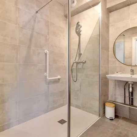 Cosy With Balcony -6p-proche Paris Apartment *