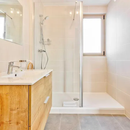 Cosy With Balcony -6p-proche Paris